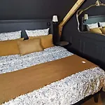 Appartement Les Cles Des Remparts - Prive A Theme Equipe - Atypique - Centre - Gare - Haras - Parking Public Gratuit - Entree Autonome - Wifi - Netflix - Tv Xxl - Lit 160x200 Saint-Lo
