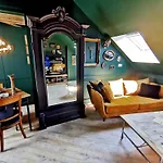 Appartement Les Cles Des Remparts - Prive A Theme Equipe - Atypique - Centre - Gare - Haras - Parking Public Gratuit - Entree Autonome - Wifi - Netflix - Tv Xxl - Lit 160x200 *