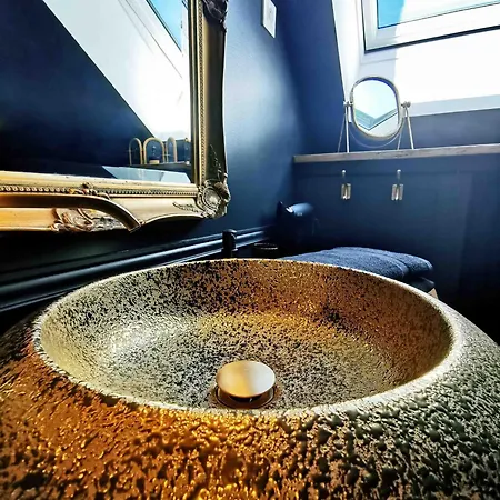 Les Cles Des Remparts - Prive A Theme Equipe - Atypique - Centre - Gare - Haras - Parking Public Gratuit - Entree Autonome - Wifi - Netflix - Tv Xxl - Lit 160x200