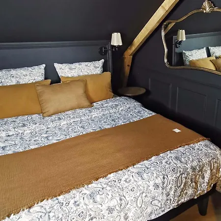 Apartment Les Cles Des Remparts - Prive A Theme Equipe - Atypique - Centre - Gare - Haras - Parking Public Gratuit - Entree Autonome - Wifi - Netflix - Tv Xxl - Lit 160x200 Saint-Lô