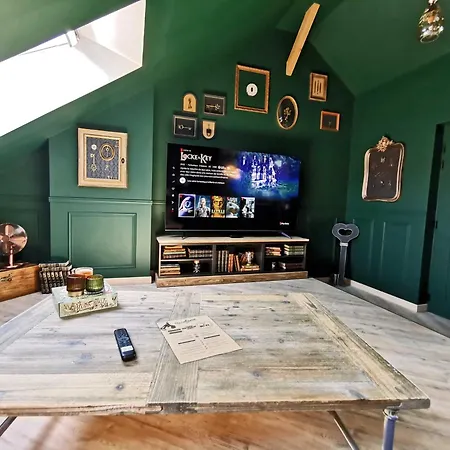 Apartment Les Cles Des Remparts - Prive A Theme Equipe - Atypique - Centre - Gare - Haras - Parking Public Gratuit - Entree Autonome - Wifi - Netflix - Tv Xxl - Lit 160x200