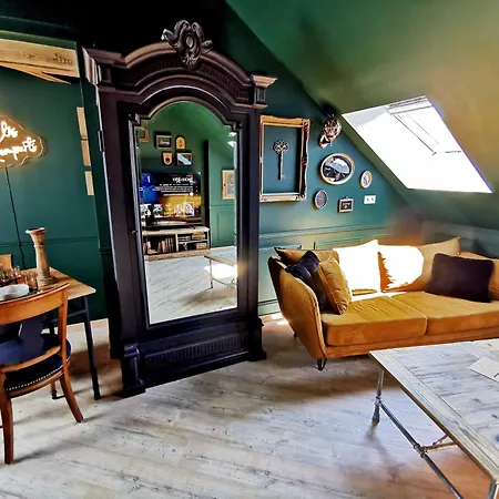 Apartment Les Cles Des Remparts - Prive A Theme Equipe - Atypique - Centre - Gare - Haras - Parking Public Gratuit - Entree Autonome - Wifi - Netflix - Tv Xxl - Lit 160x200 *