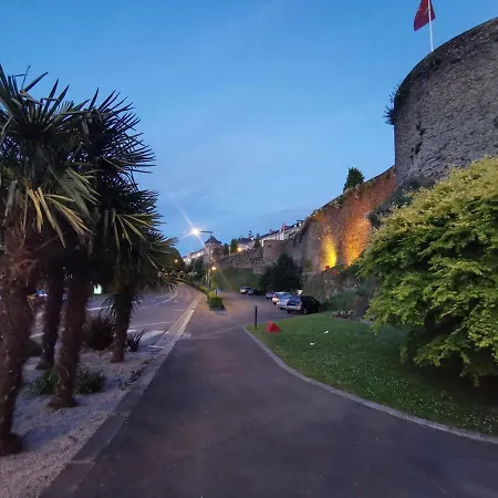 アパート Les Cles Des Remparts - Prive A Theme Equipe - Atypique - Centre - Gare - Haras - Parking Public Gratuit - Entree Autonome - Wifi - Netflix - Tv Xxl - Lit 160x200 サン・ロー