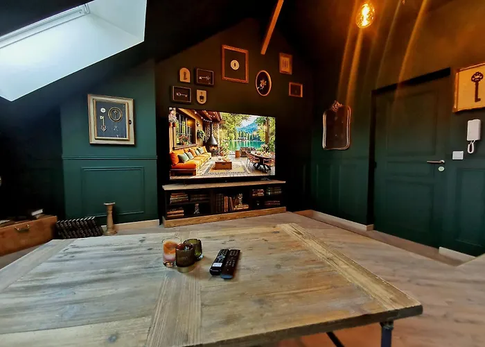 Appartamento Les Cles Des Remparts - Privé à Thème équipé - Atypique - Centre Saint-lô - Gare - Haras - Parking Public Gratuit - Entrée Autonome - Wifi - Netflix - Tv Xxl - Lit 160x200