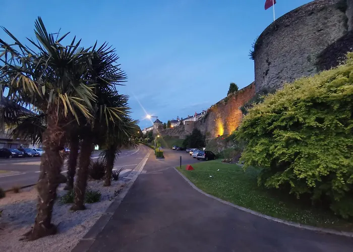Les Cles Des Remparts - Privé à Thème équipé - Atypique - Centre Saint-lô - Gare - Haras - Parking Public Gratuit - Entrée Autonome - Wifi - Netflix - Tv Xxl - Lit 160x200 *
