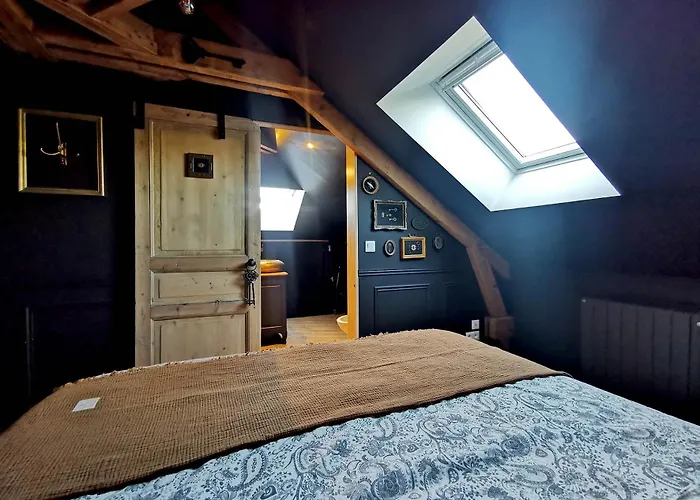 Appartamento Les Cles Des Remparts - Privé à Thème équipé - Atypique - Centre Saint-lô - Gare - Haras - Parking Public Gratuit - Entrée Autonome - Wifi - Netflix - Tv Xxl - Lit 160x200