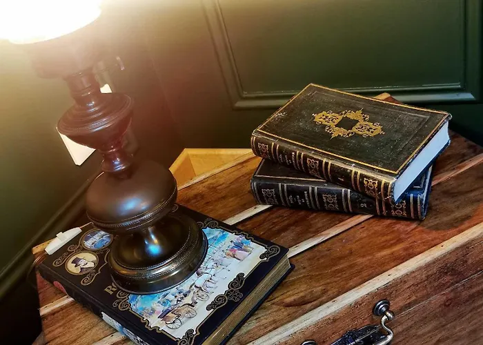 Les Cles Des Remparts - Privé à Thème équipé - Atypique - Centre Saint-lô - Gare - Haras - Parking Public Gratuit - Entrée Autonome - Wifi - Netflix - Tv Xxl - Lit 160x200 * Saint-Lo