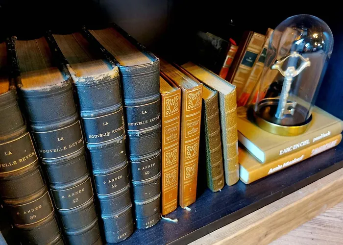 Appartamento Les Cles Des Remparts - Privé à Thème équipé - Atypique - Centre Saint-lô - Gare - Haras - Parking Public Gratuit - Entrée Autonome - Wifi - Netflix - Tv Xxl - Lit 160x200