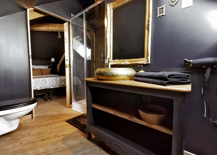 Les Cles Des Remparts - Privé à Thème équipé - Atypique - Centre Saint-lô - Gare - Haras - Parking Public Gratuit - Entrée Autonome - Wifi - Netflix - Tv Xxl - Lit 160x200 * Saint-Lo