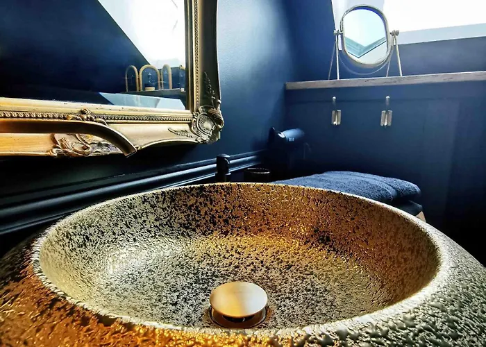 Les Cles Des Remparts - Privé à Thème équipé - Atypique - Centre Saint-lô - Gare - Haras - Parking Public Gratuit - Entrée Autonome - Wifi - Netflix - Tv Xxl - Lit 160x200