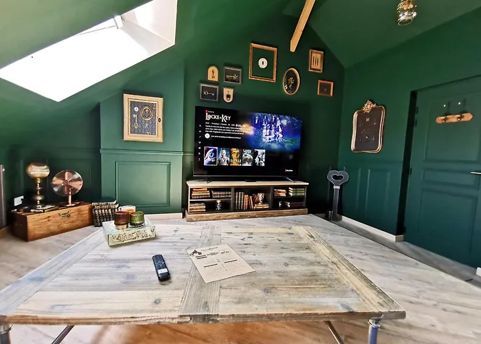 Appartamento Les Cles Des Remparts - Privé à Thème équipé - Atypique - Centre Saint-lô - Gare - Haras - Parking Public Gratuit - Entrée Autonome - Wifi - Netflix - Tv Xxl - Lit 160x200